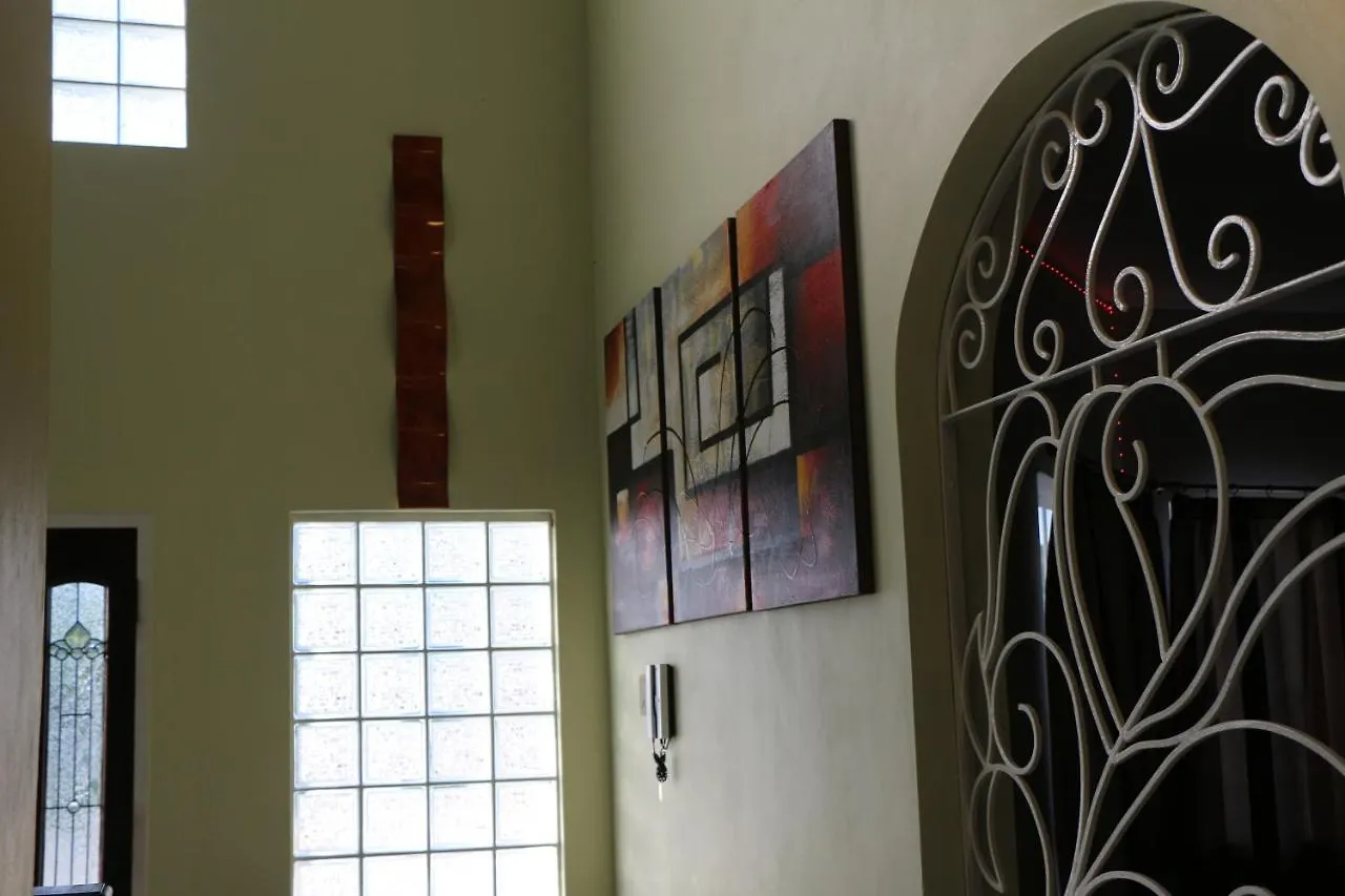 A Luxurious 4-Bedroom Private Villa With Games Room, Theatre & Modern Art モンテゴ・ベイ 0*,  ジャマイカ